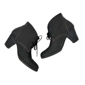 Clarks Bergen Black Leather Heeled Booties Sz 8.5